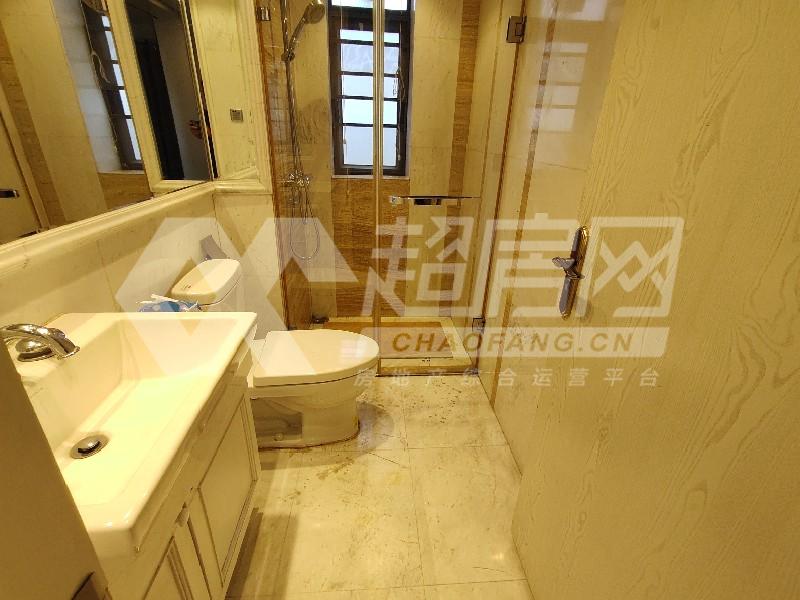 天悦湾花园（B区）出租房厨房及卫生间