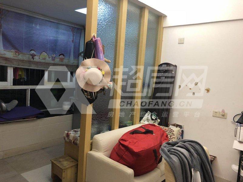 逸翠庭二手房客厅