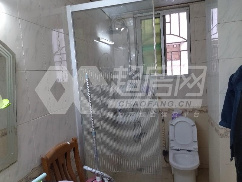 康富花园二手房厨房及卫生间