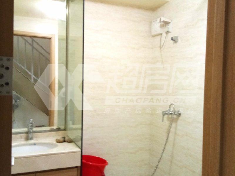 绿地中心（商住楼）二手房厨房及卫生间