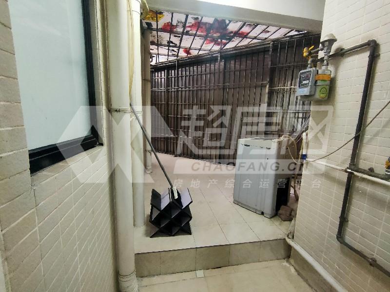 合峰东岸二手房阳台