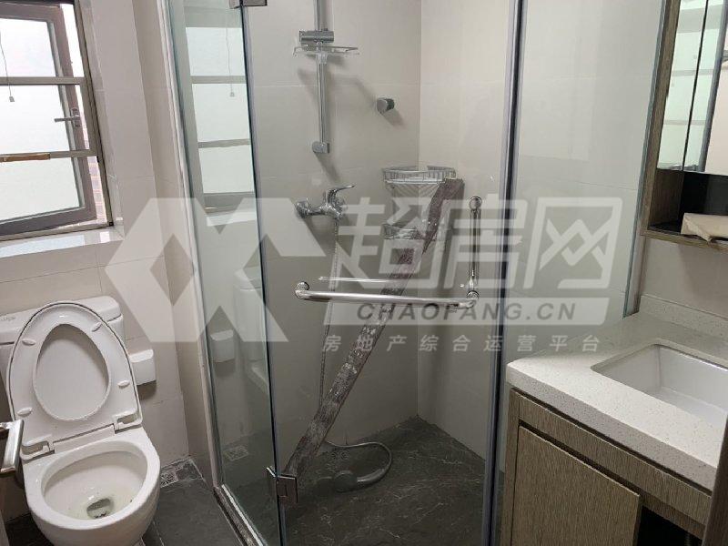 雅居乐英伦首府出租房厨房及卫生间