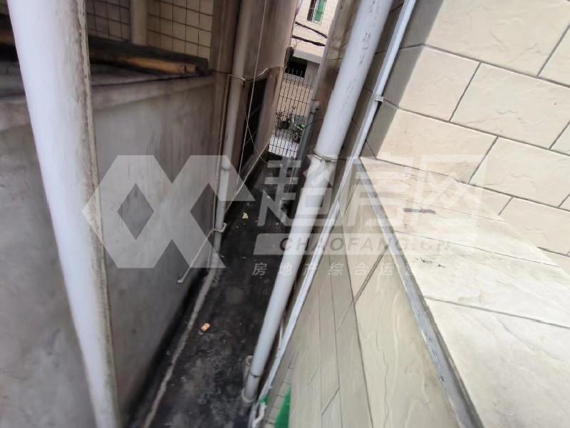 霞石村委会二手房厨房及卫生间