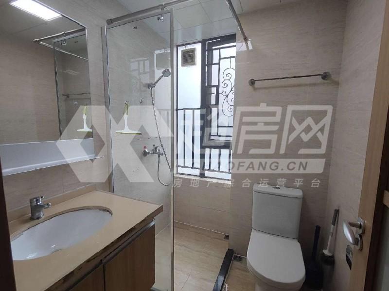 万科缤纷西园二手房厨房及卫生间