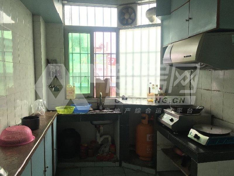 龙胜楼二手房厨房及卫生间