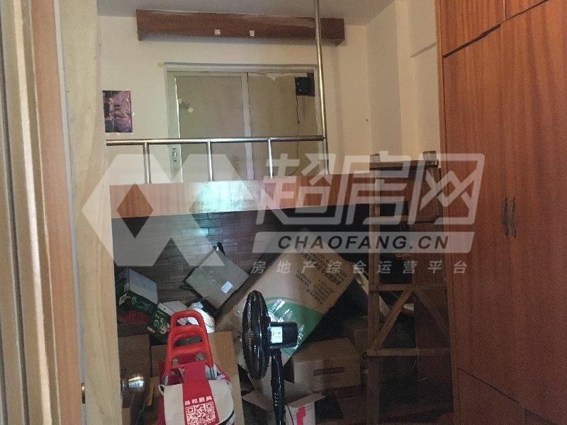 龙胜楼二手房卧室