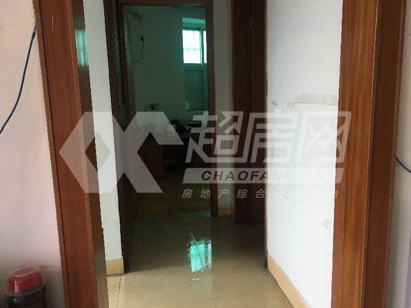 龙胜楼二手房卧室