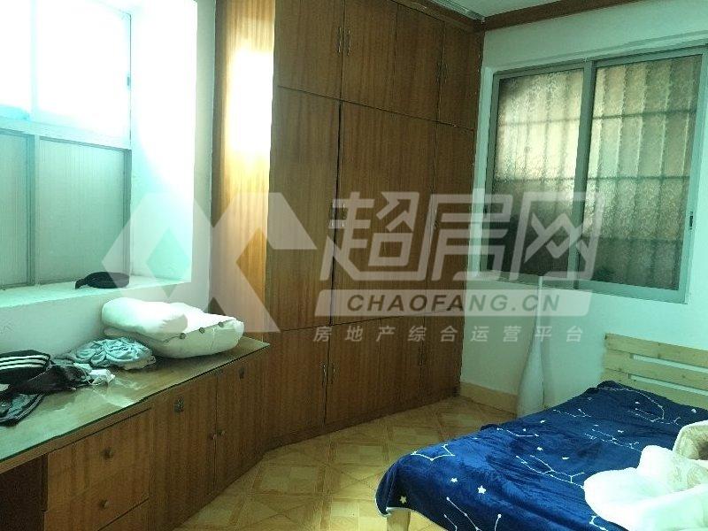 龙胜楼二手房卧室