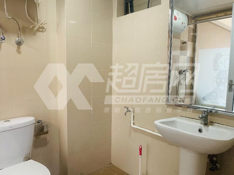万科沁园二手房厨房及卫生间