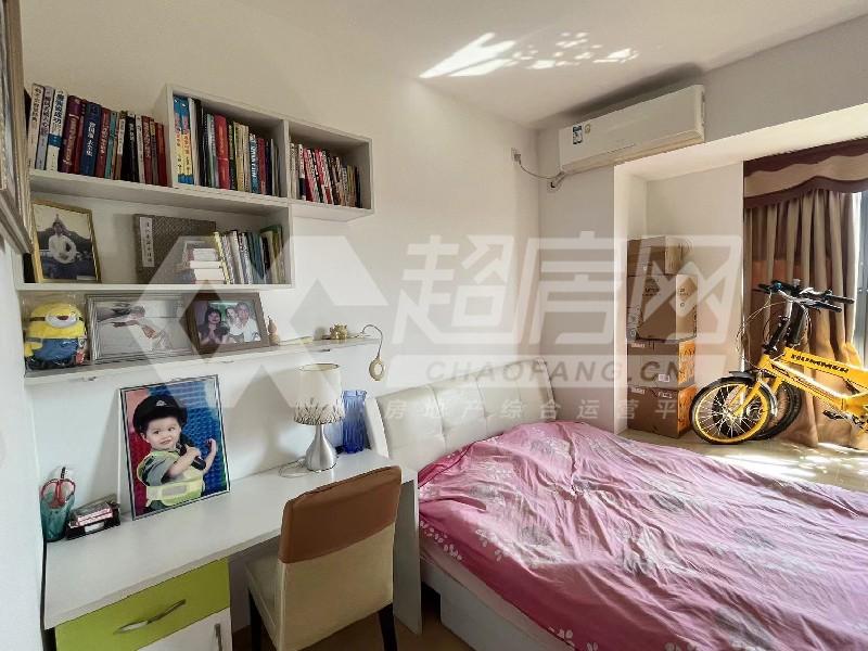 万科缤纷西园二手房卧室