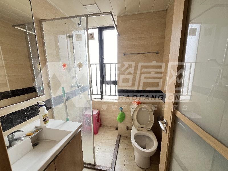 万科缤纷西园二手房厨房及卫生间