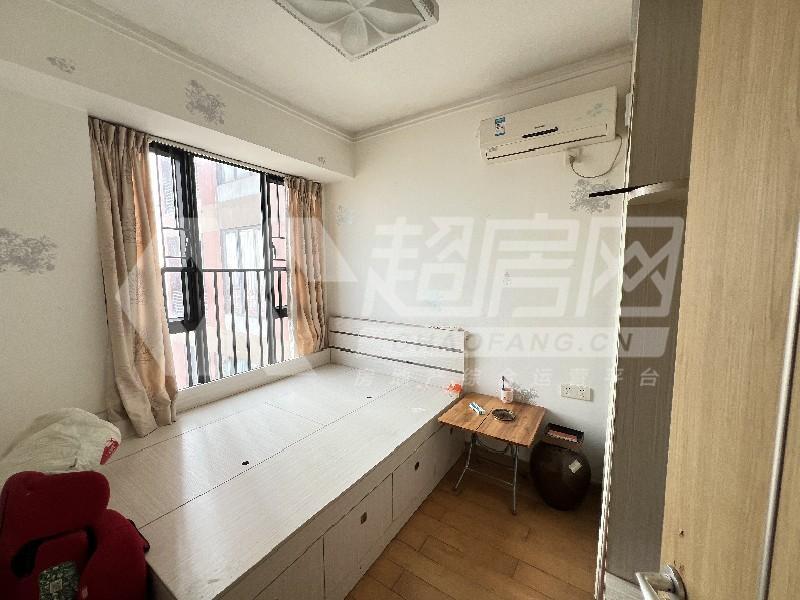 万科缤纷西园二手房卧室