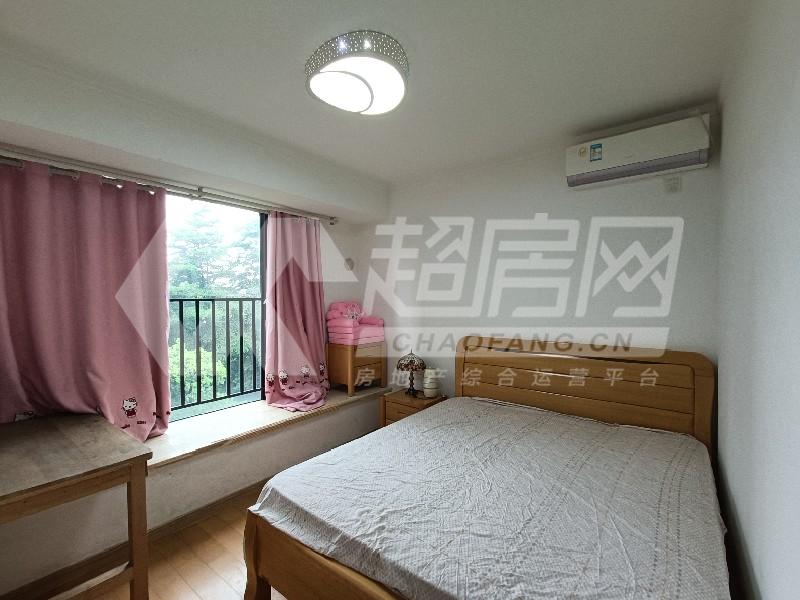万科缤纷西园二手房卧室
