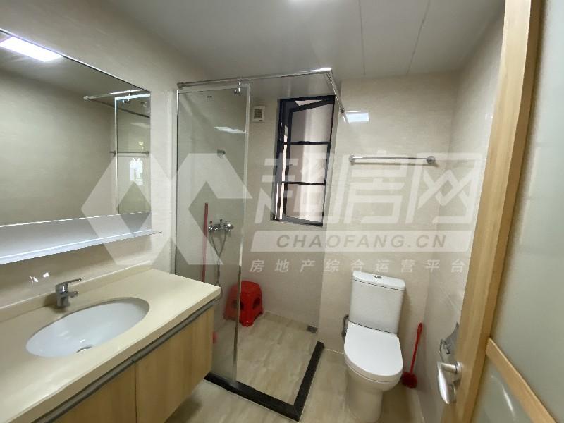 万科缤纷西园出租房厨房及卫生间