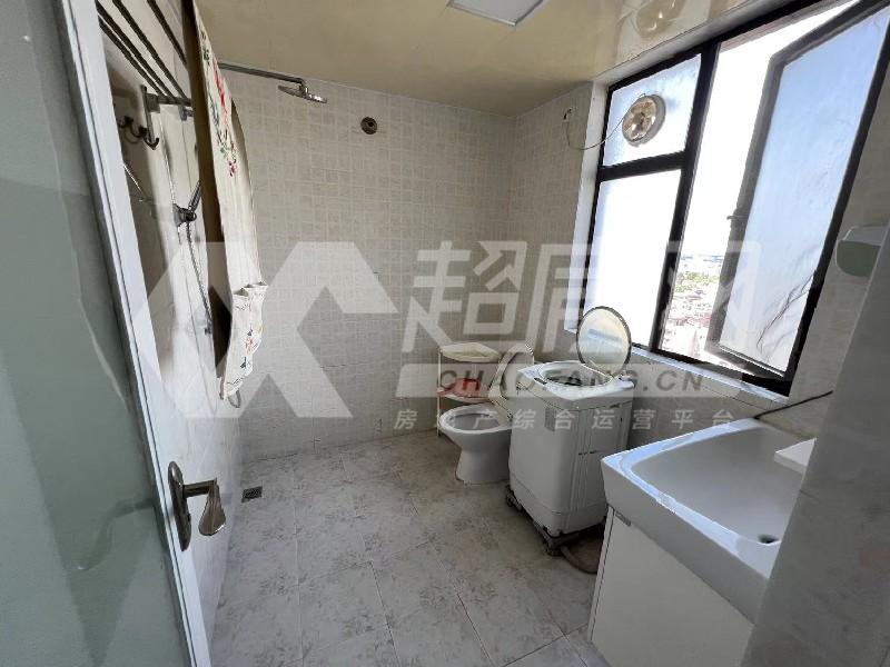 绿地尚品花园二手房厨房及卫生间