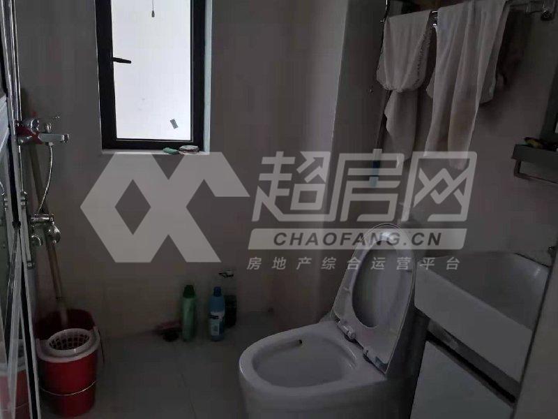 绿地尚品花园二手房厨房及卫生间