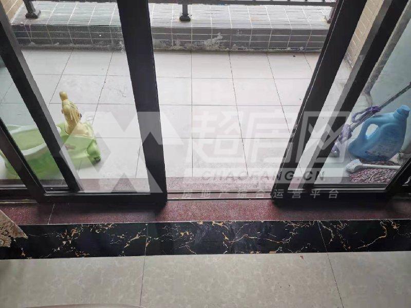 绿地尚品花园二手房阳台