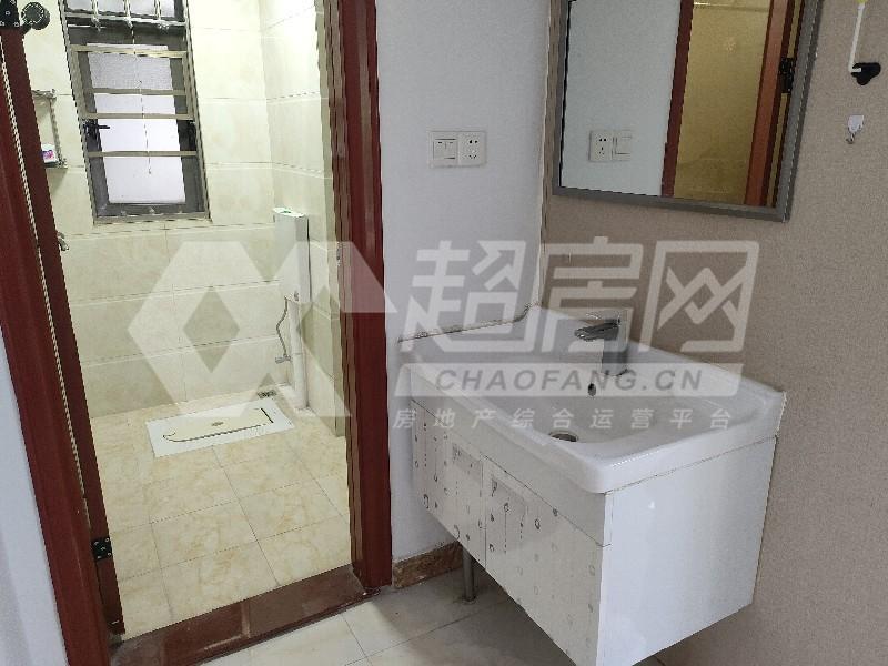 绿地尚品花园二手房厨房及卫生间