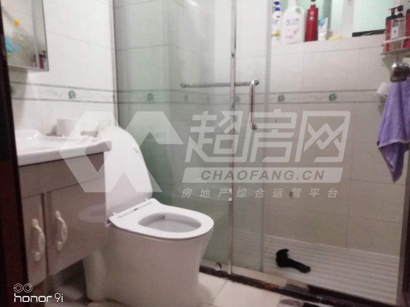 阳光棕榈园二手房厨房及卫生间
