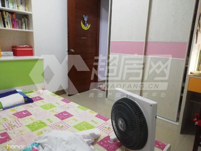 阳光棕榈园二手房卧室