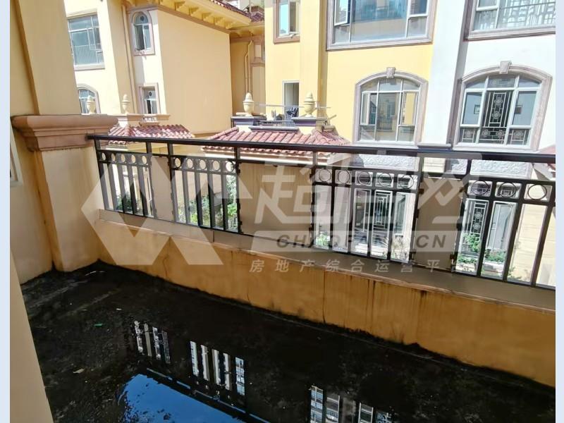 峰汇豪庭二手房阳台