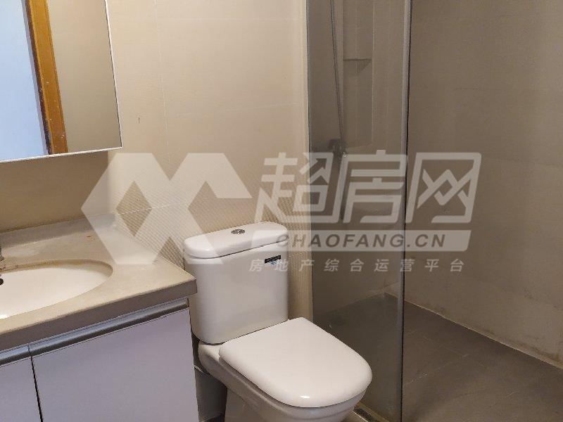 龙光尚街出租房厨房及卫生间
