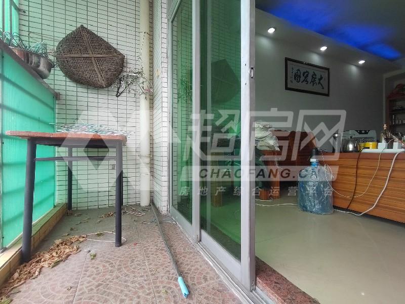 新中源楼二手房阳台