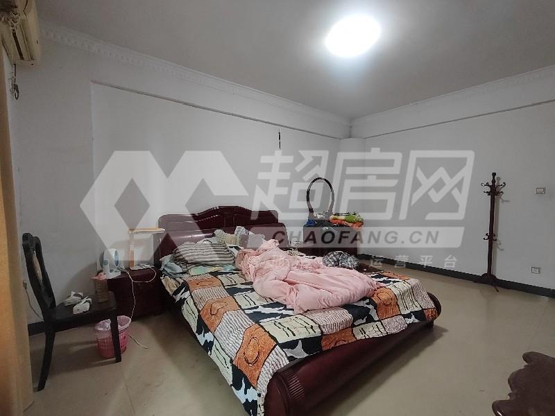 新中源楼二手房卧室