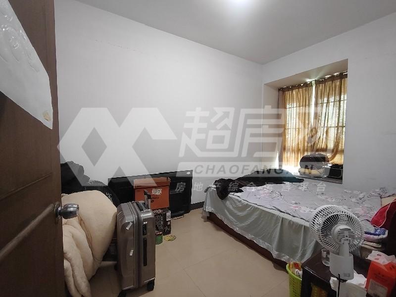 新中源楼二手房卧室