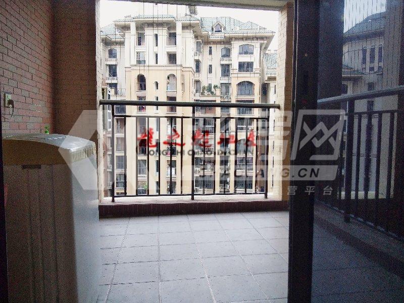 保利百合二手房阳台