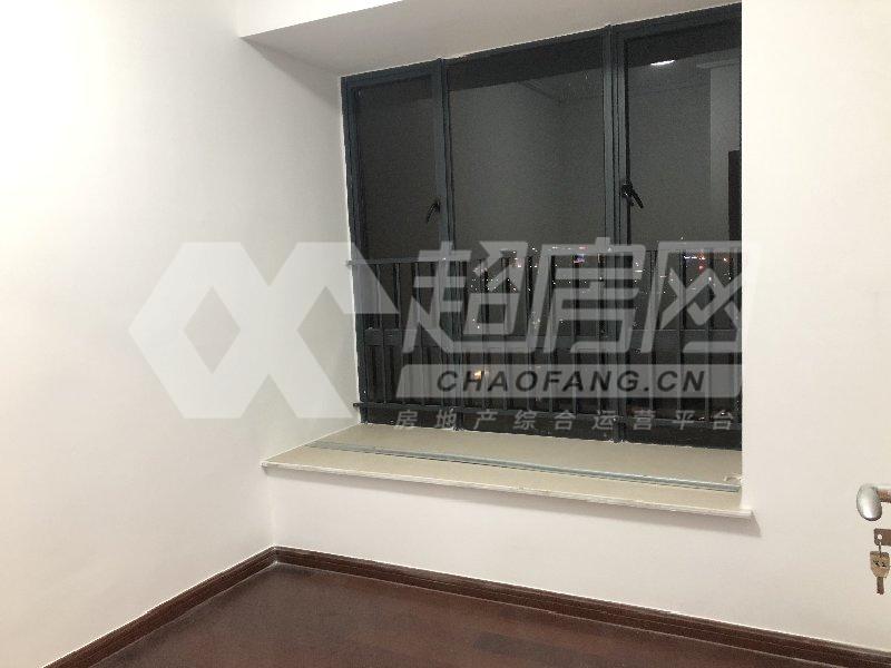 藏珑华府二手房卧室