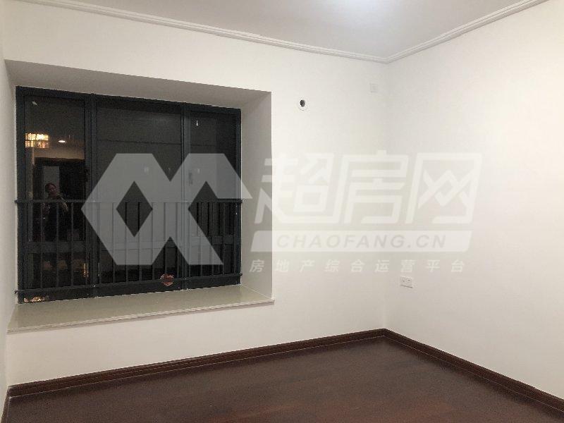 藏珑华府二手房卧室