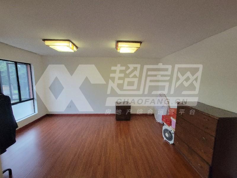 君兰国际高尔夫别墅二手房卧室
