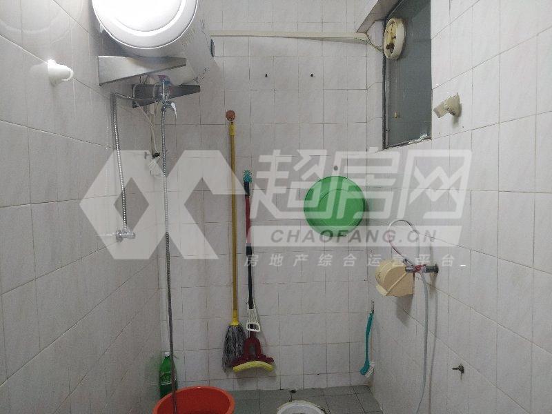 珠江楼二手房厨房及卫生间