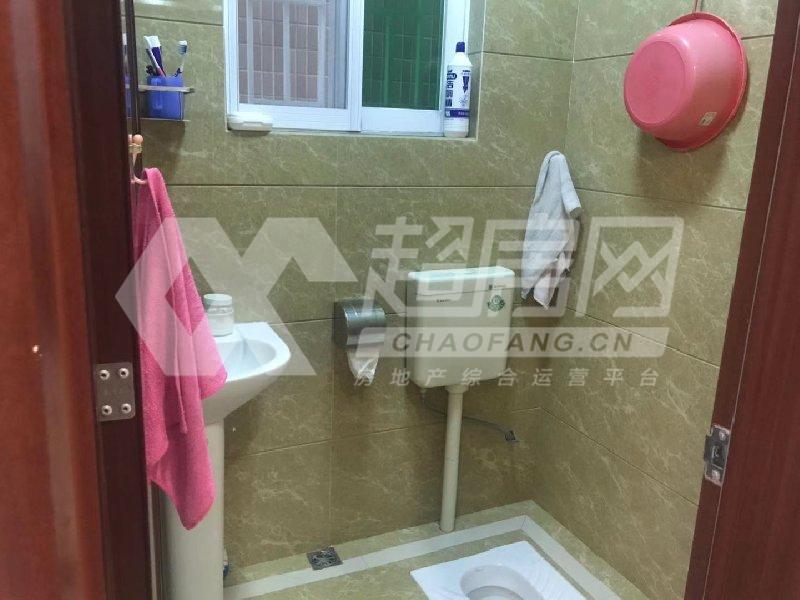 绿茵花园二手房厨房及卫生间