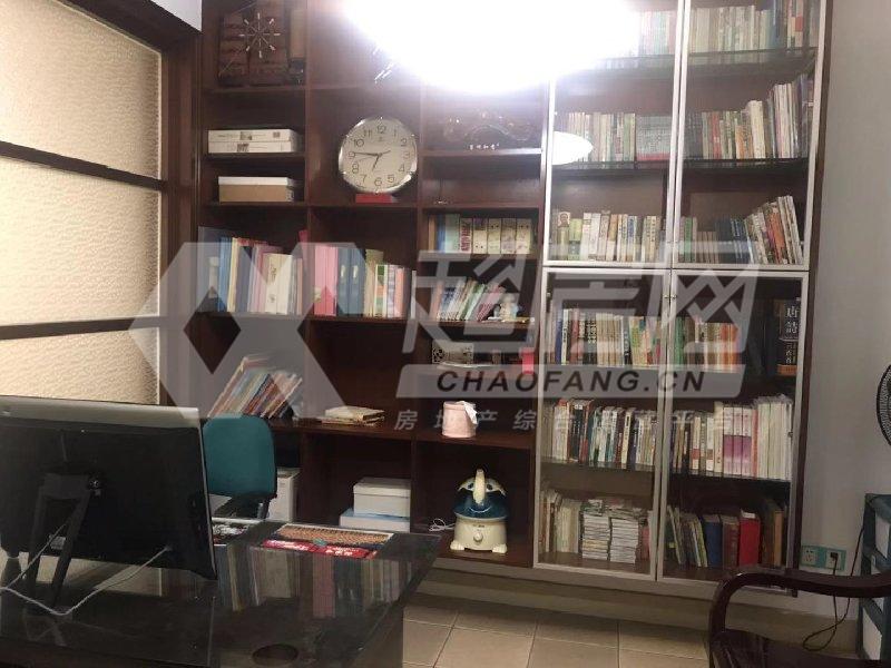 绿茵花园二手房书房