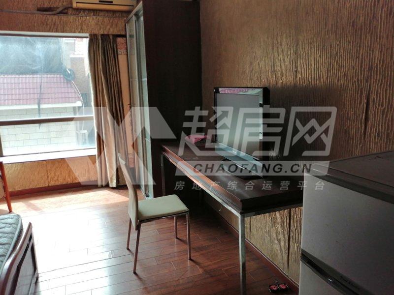 格林公寓二手房客厅