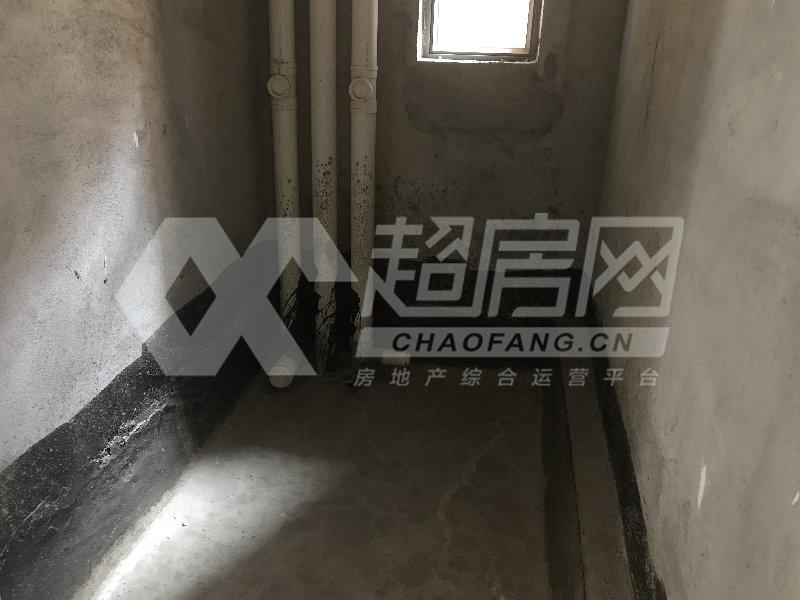 南湖花园二手房厨房及卫生间