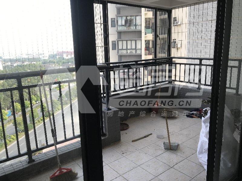 合峰东岸二手房阳台