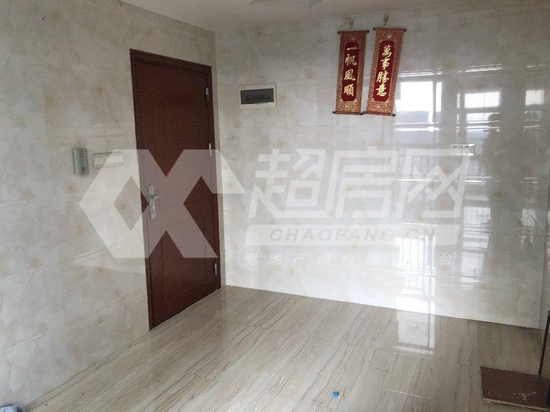 合峰东岸二手房客厅