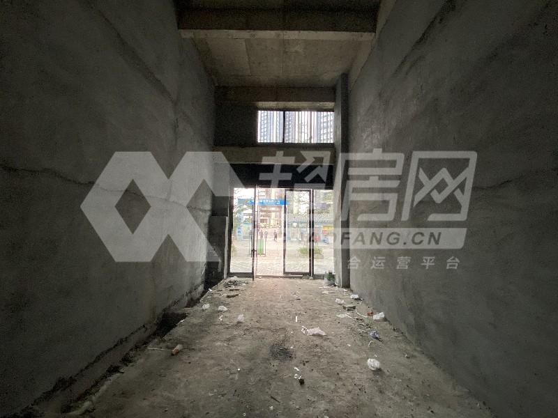 保利悦公馆二手房客厅