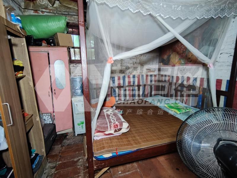 大门居委会二手房卧室