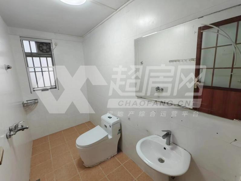 宝翠庭二手房厨房及卫生间