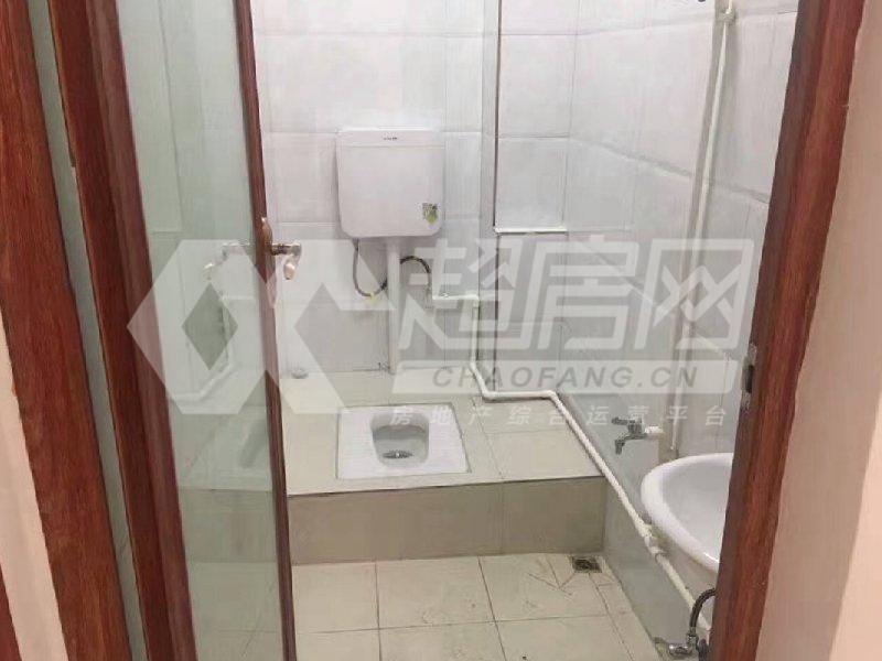 蓬莱小区二手房厨房及卫生间