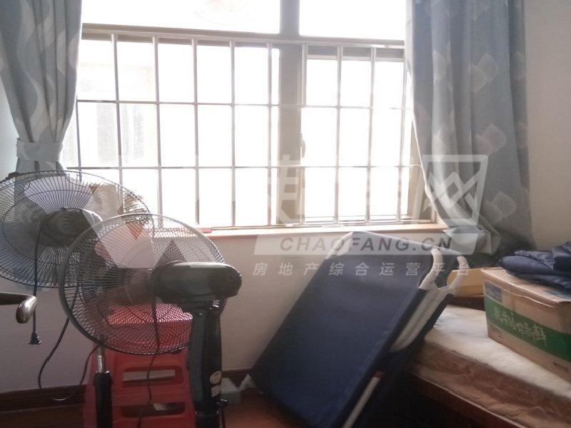 康格斯花园二手房卧室
