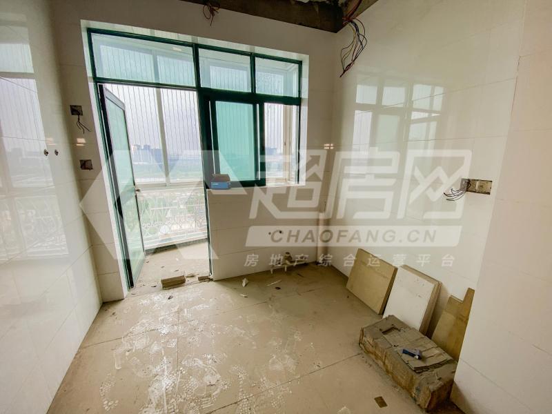 银畔丽苑二手房厨房及卫生间