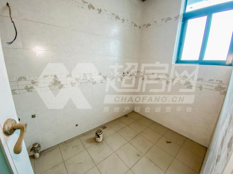 银畔丽苑二手房厨房及卫生间