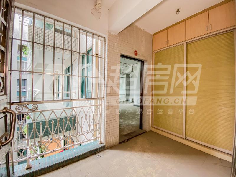 银畔丽苑二手房客厅