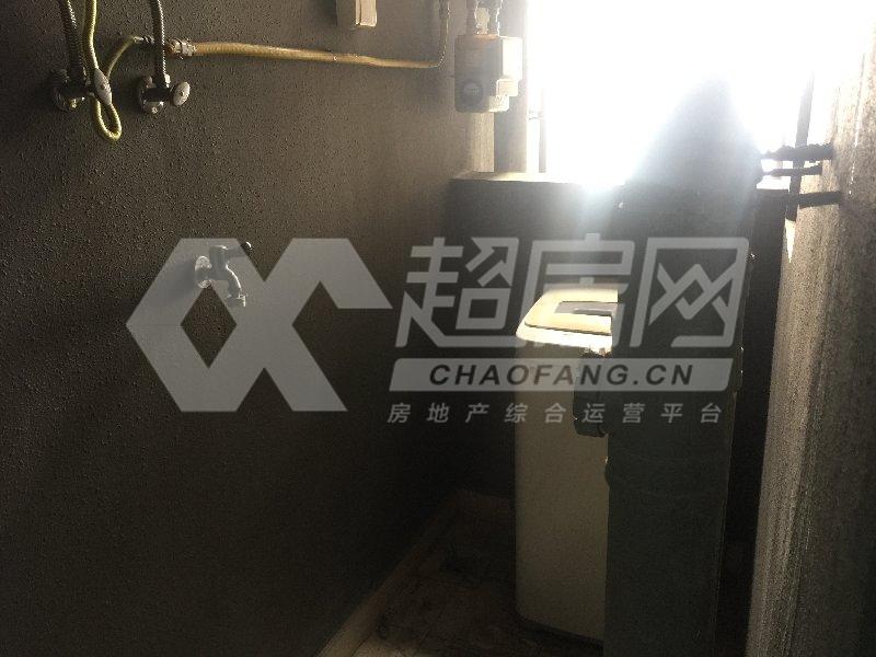 新城湾畔二手房阳台