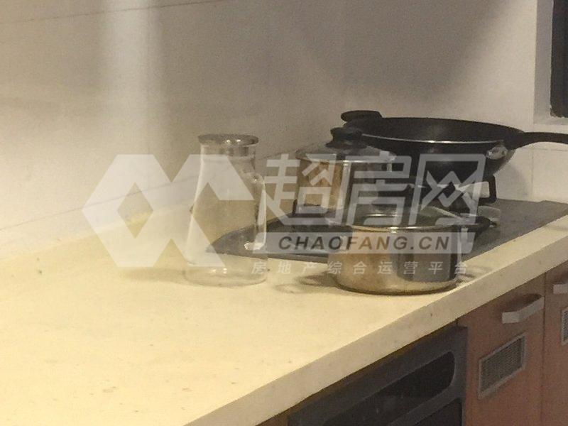 新城湾畔二手房客厅
